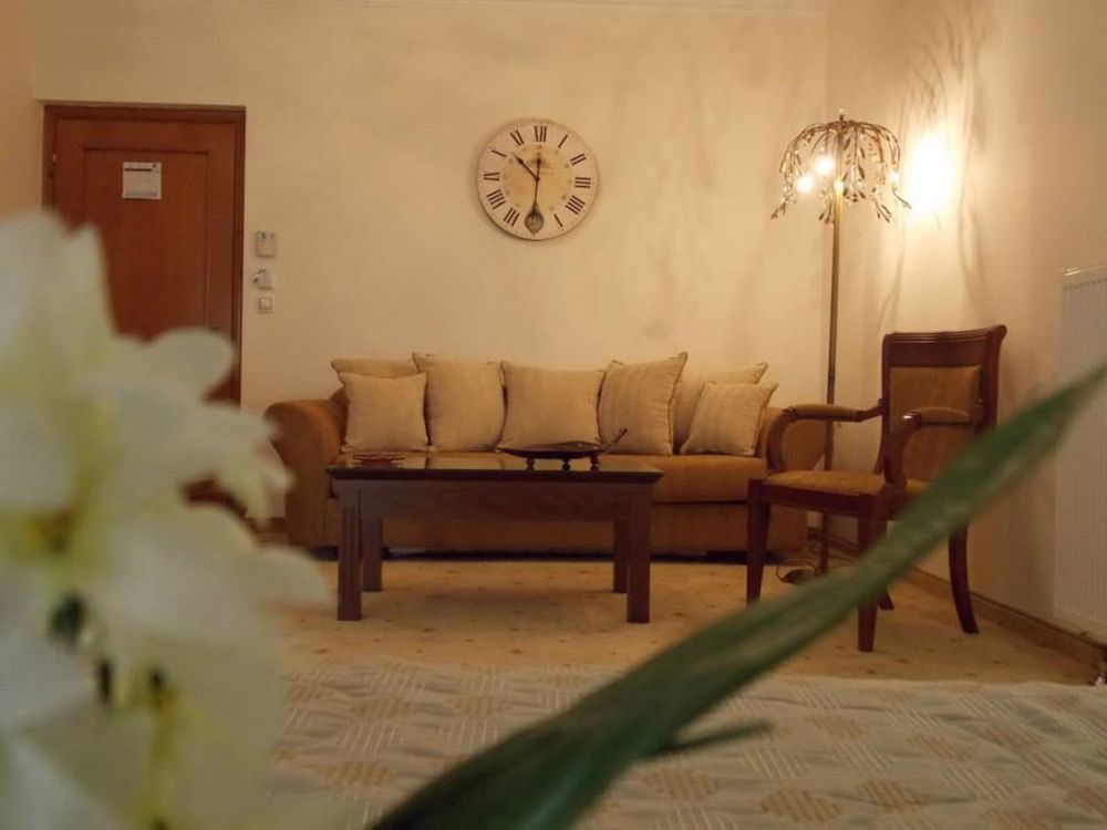 Filippos Hotel Халкідона Екстер'єр фото